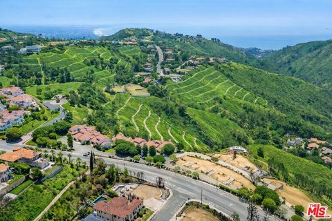 LAND - Pacific Palisades, CA