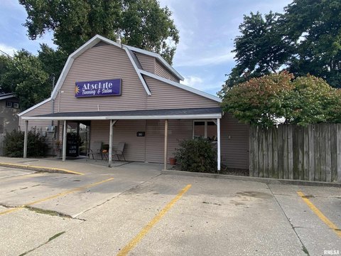 10-Bed Tanning Salon