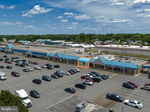 Renovated Retail Suite with Rear Entrance