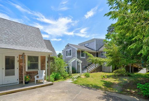 House and Guesthouse Income Property