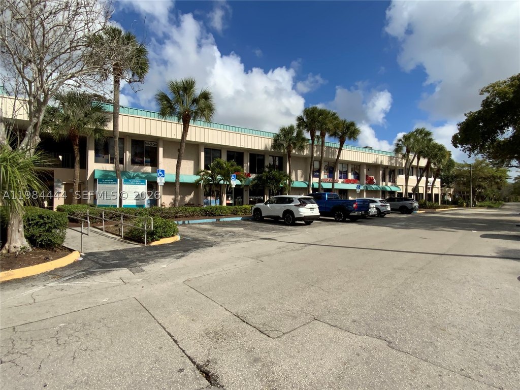 270 S University Dr, Plantation, FL 33324