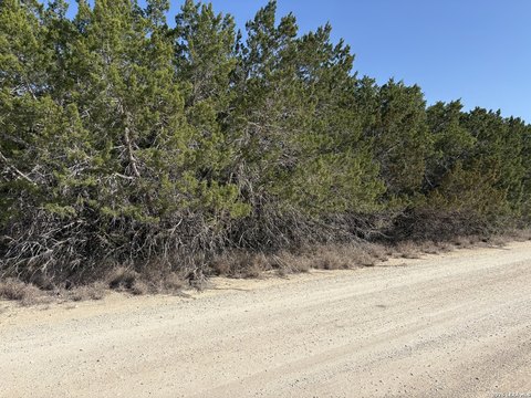 LAND - Bandera, TX