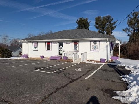 Retail/Office Space with Ample Parking