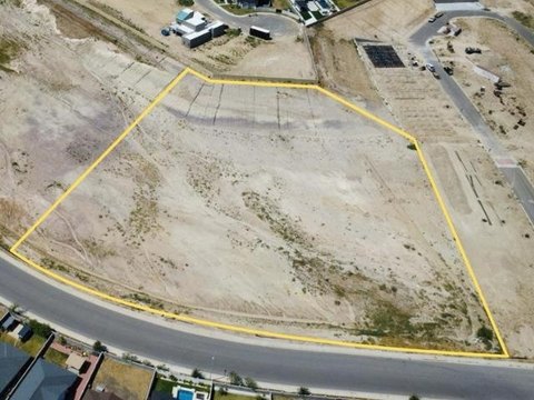 LAND, Laredo, TX