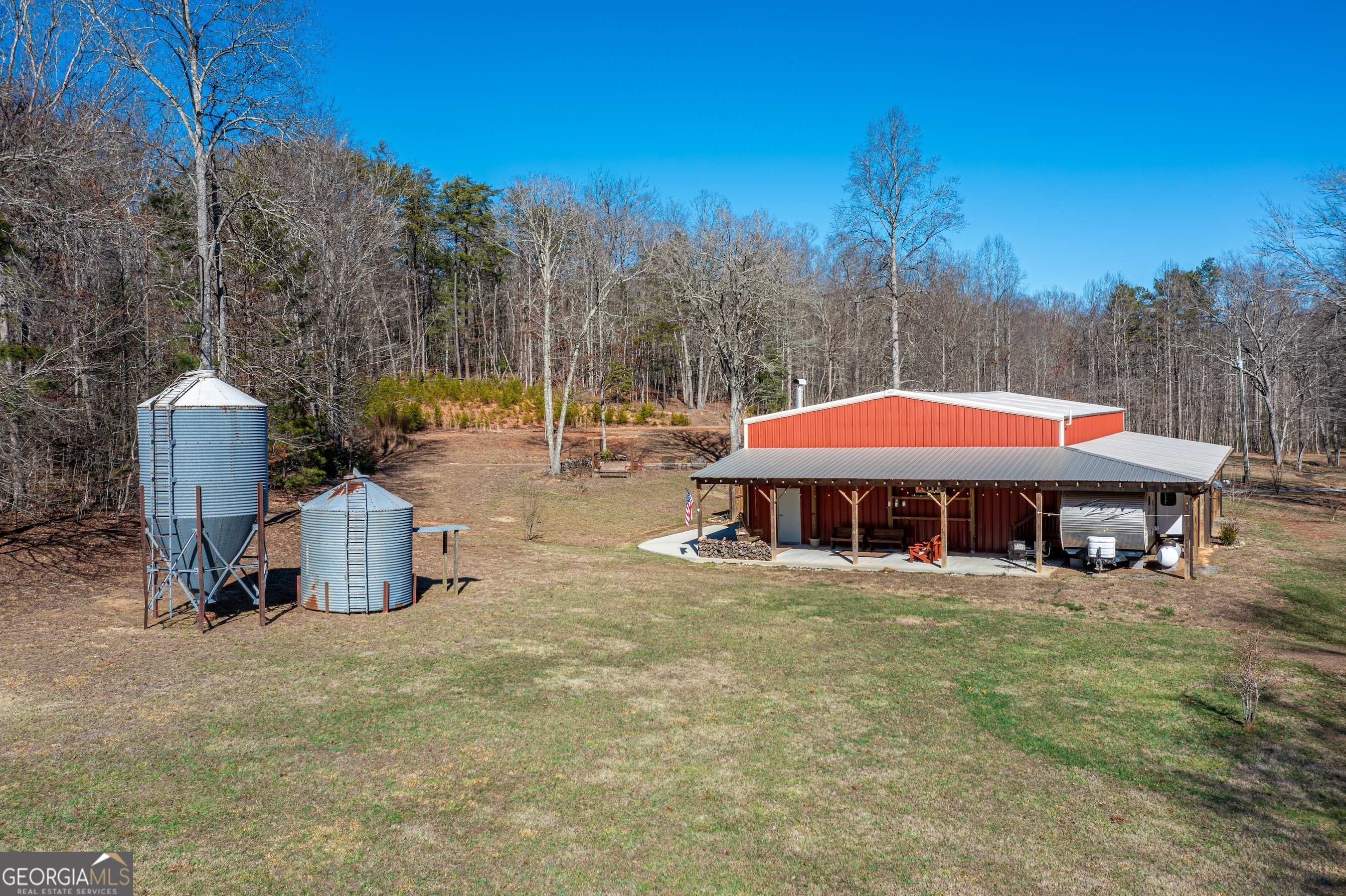 Unrestricted Land with Multiple Living Spaces