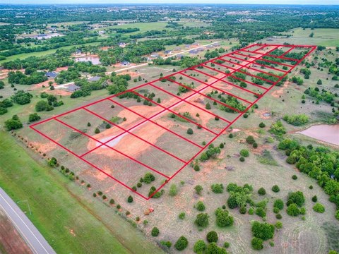 Residential Land in Blanchard, OK