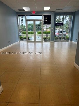 Retail Space with Flexible Layout