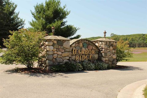 LAND - HARBOR SPRINGS, MI