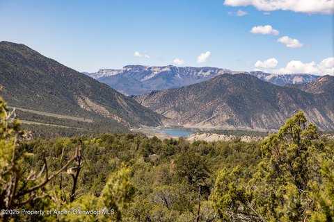 Secluded Land Bordering BLM Land