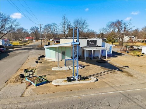 Stilwell Commercial Building on 2nd