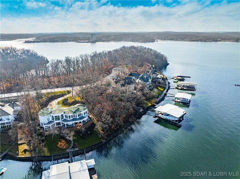 Lakefront Lot in Four Seasons