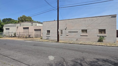 Warehouse with High-Clearance Ceilings