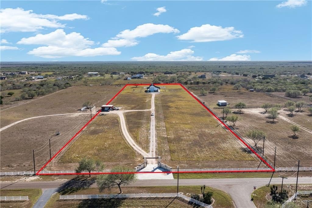 Equestrian Land with Modern Barn