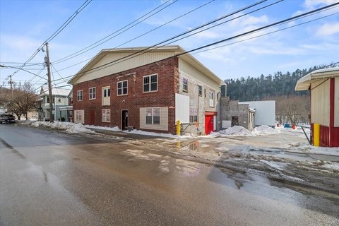 Versatile Commercial Campus in Emlenton