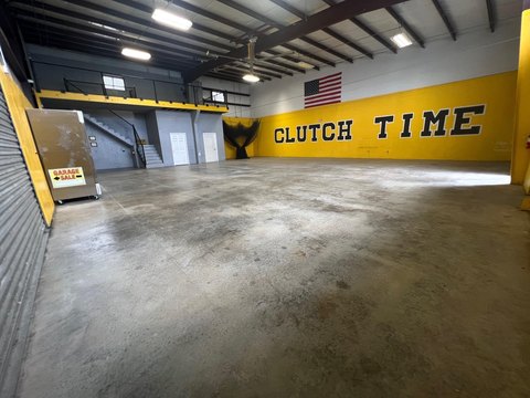 Versatile Warehouse in High-Traffic Location