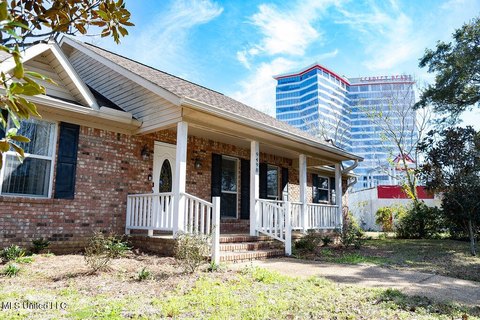 Versatile Property in Old D'Iberville