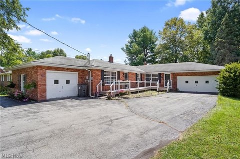 Updated Duplex in Youngstown, OH