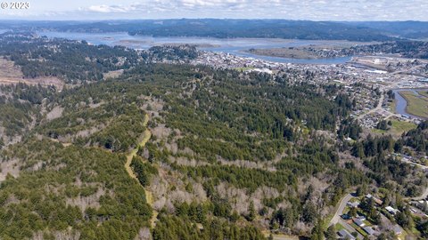 Large Acreage in Coos Bay