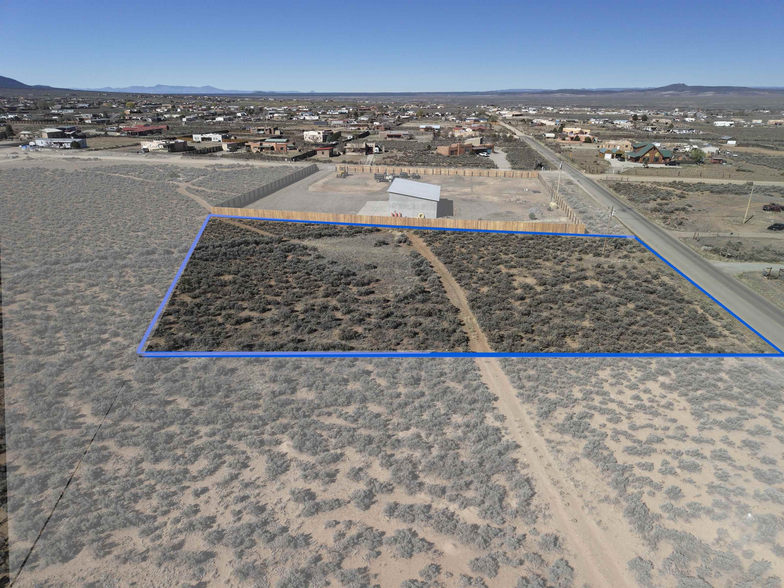 Land in Ranchos de Taos
