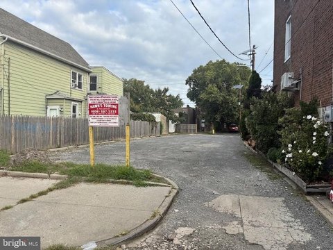 Land, TRENTON, NJ