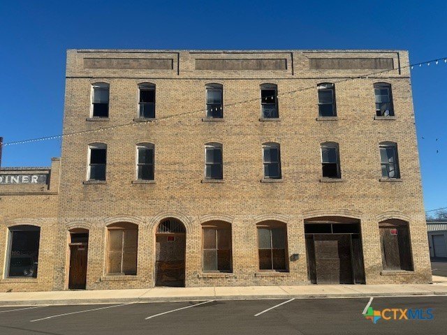 Historic Pines Hotel in Smithville