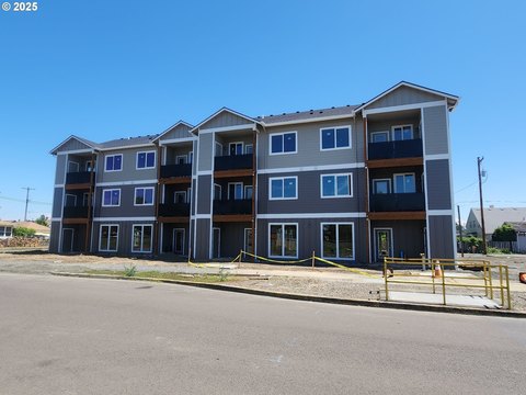 New Mixed-Use Building in Gervais