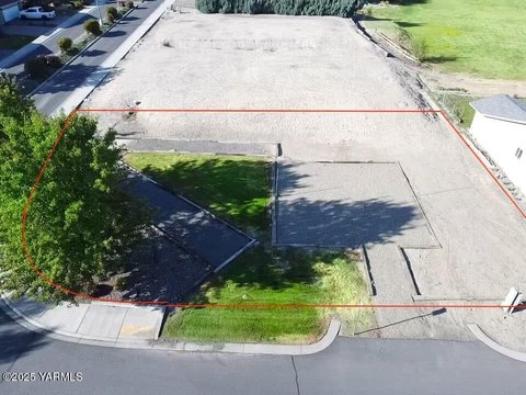 Zillah Commercial Corner Lot
