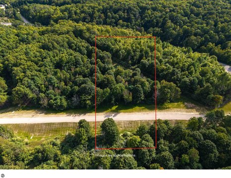 Secluded Wooded Lot Near Glen Lake