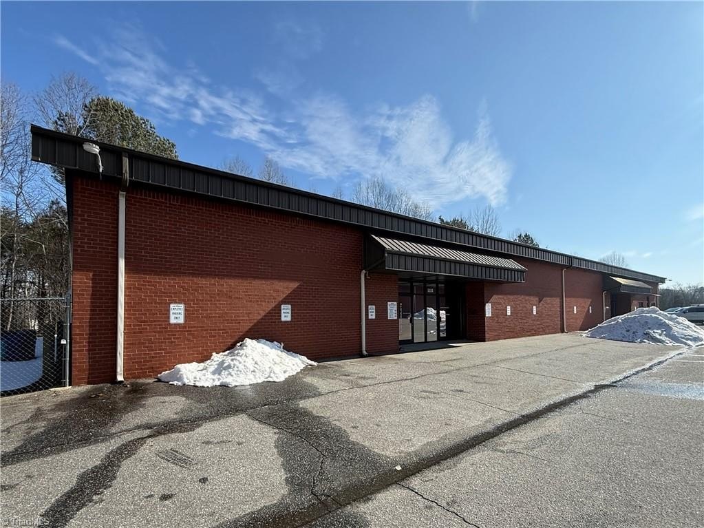 Versatile Commercial Space Near Clemmons