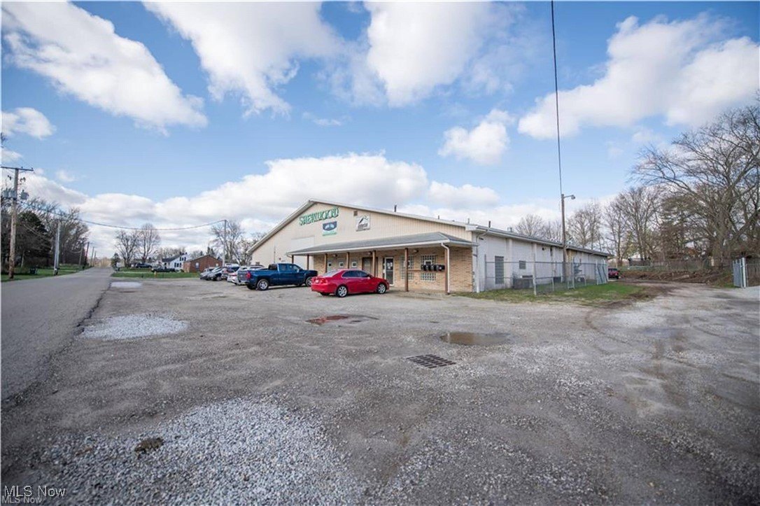 Versatile Commercial Space in Louisville