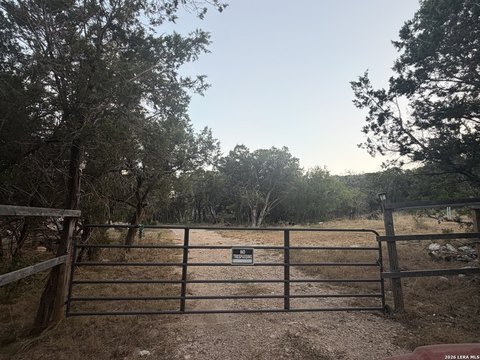 Land, Lakehills, TX