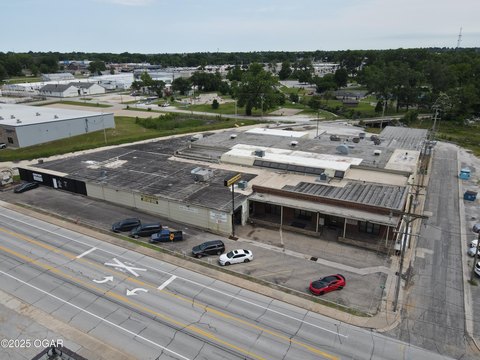 Versatile Mixed-Use Commercial Property