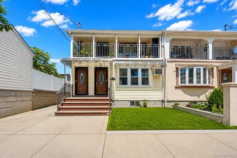 Duplex With Rear Balcony