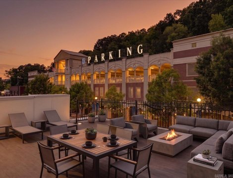 Short-Term Rental Townhome with Rooftop Terrace