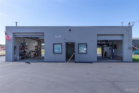Eureka Commercial Building with Auto Bays