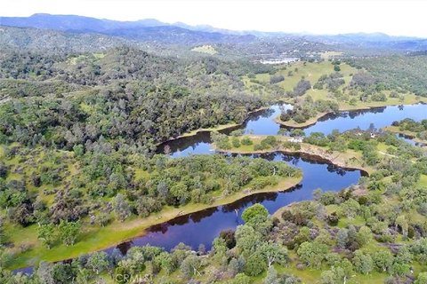 160 Acres Lake Nacimiento Retreat