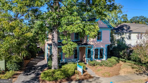 Versatile Commercial Building Near Downtown