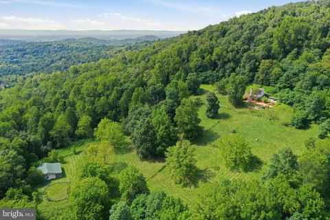 Equestrian Land with Barn and Pool