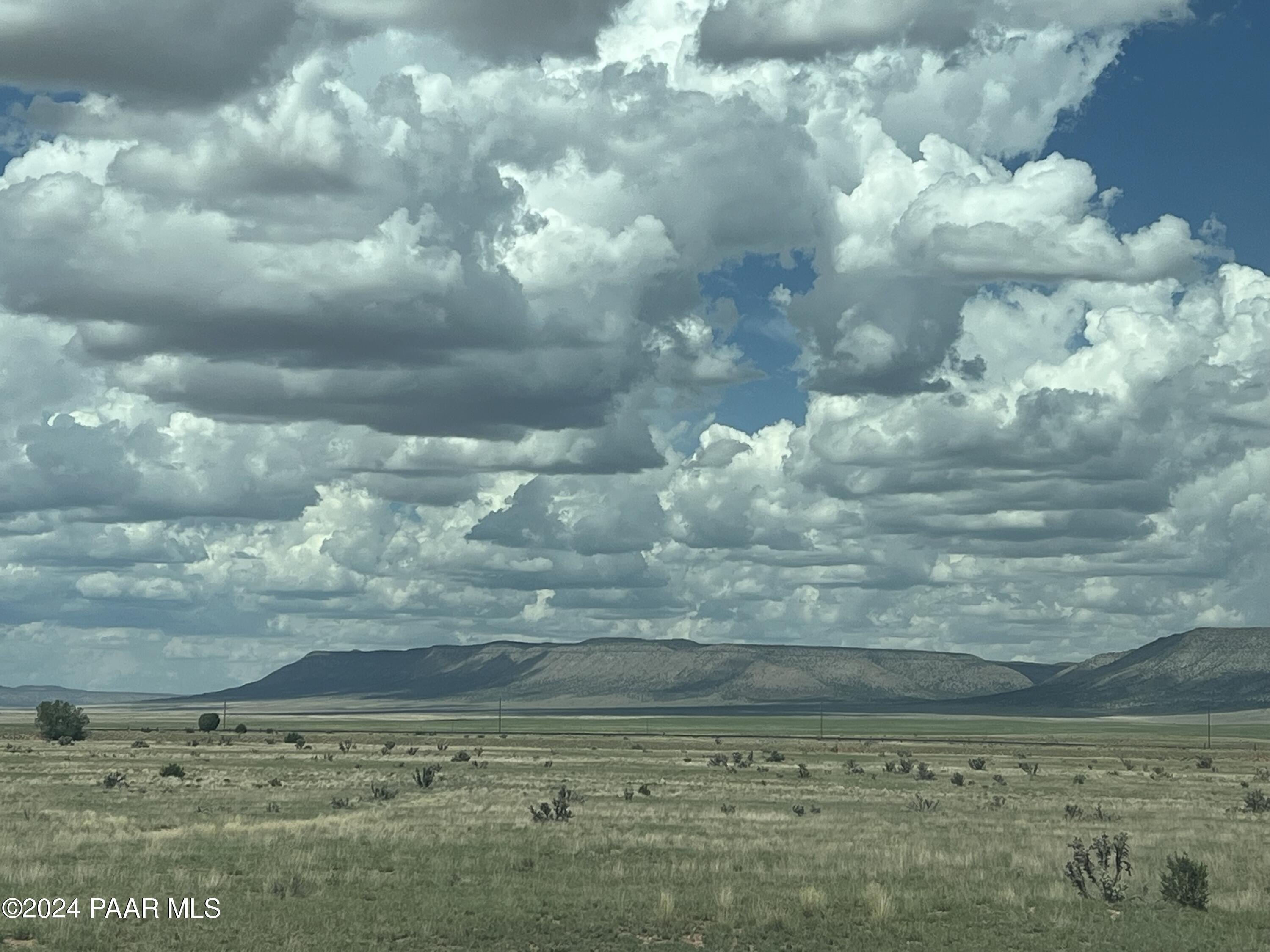 Seligman, AZ 113-Acre Land
