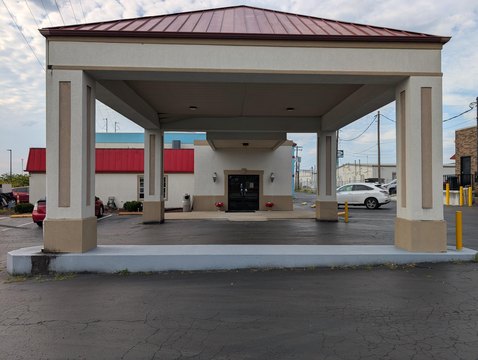 Richmond Hotel in High Traffic Area