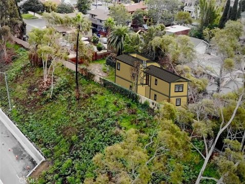Land, Los Angeles, CA