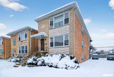 Chicago Triplex: Investment Opportunity