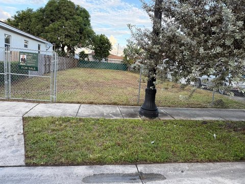 Land, Miami, FL