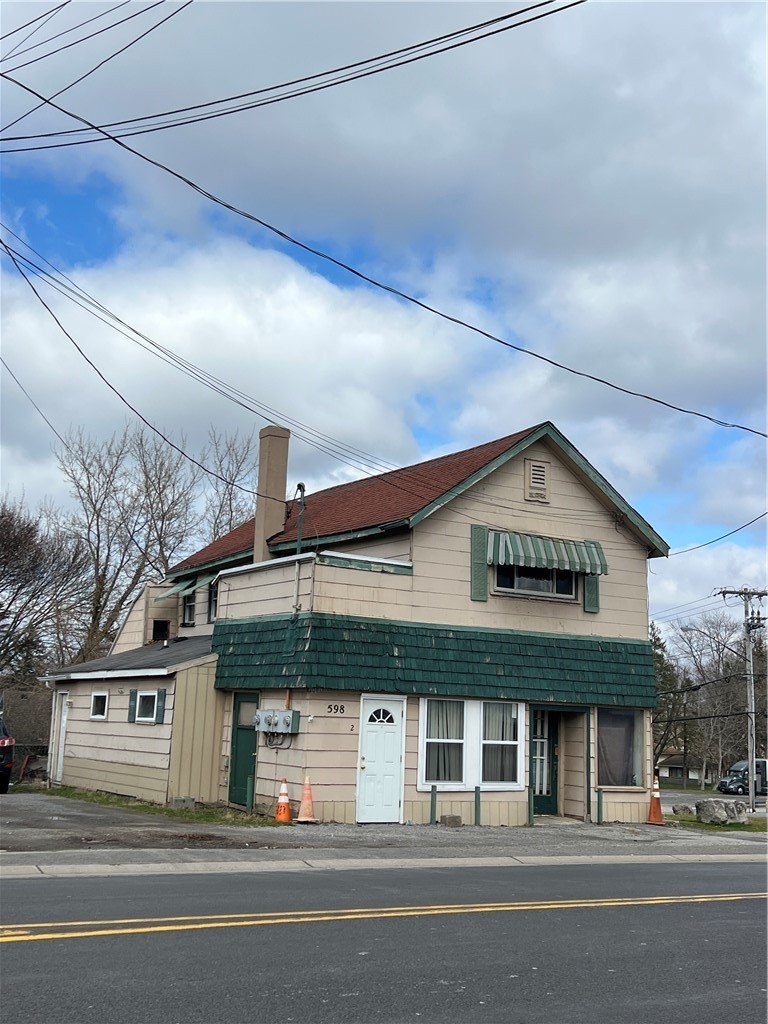 Three-Unit Multifamily Property on Ridge
