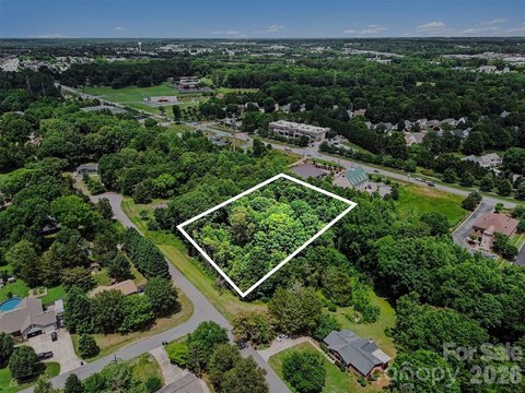 Residential Lot in Lakefront Community
