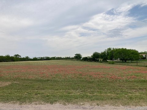 LAND - Elmendorf, TX