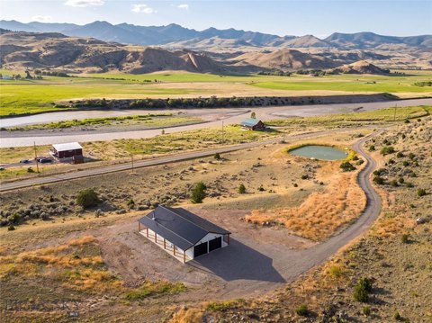 Land, Emigrant, MT