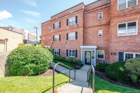 Unique Rockville Centre Live-Work Space