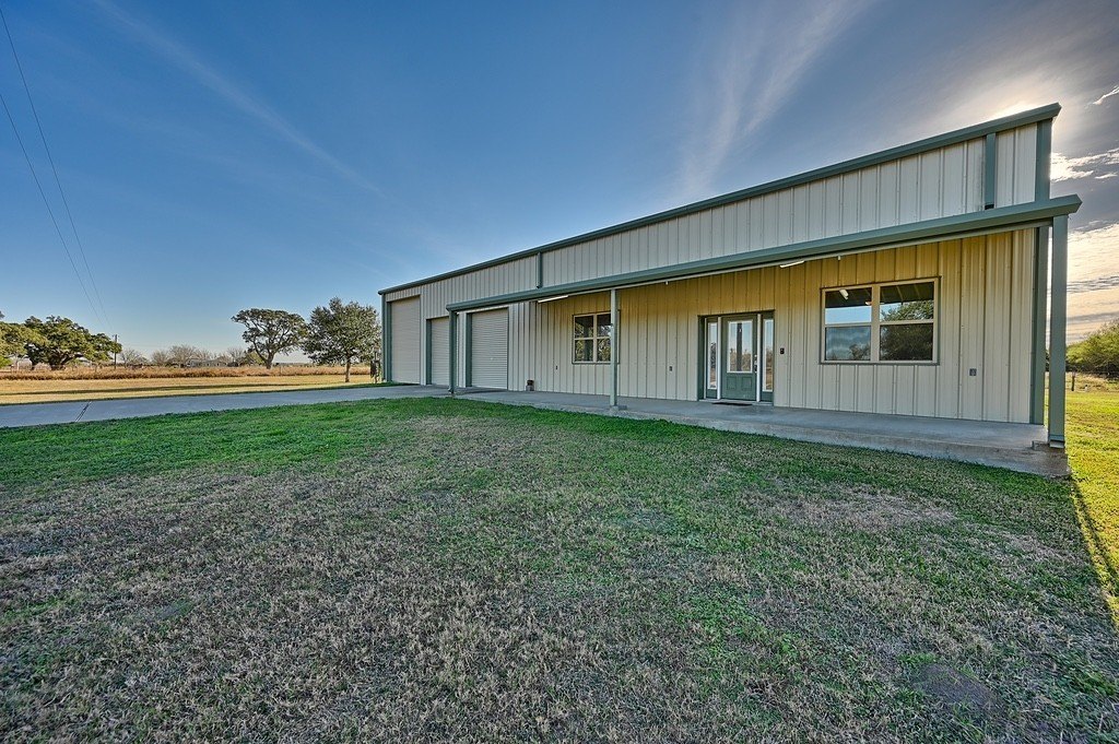 La Grange Barndominium on Acreage