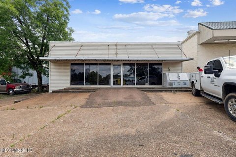 High-Visibility Commercial Property in Magee